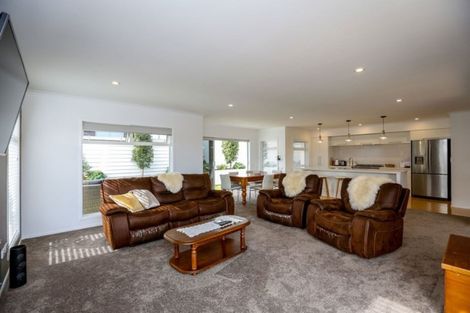 Photo of property in 3b Anderson Way, Highlands Park, New Plymouth, 4312