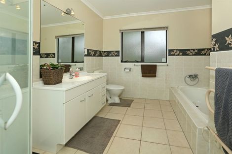 Photo of property in 30 Carnelian Court, Westgate, Auckland, 0614
