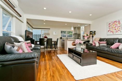 Photo of property in 18 Bentley Avenue, Glenfield, Auckland, 0629