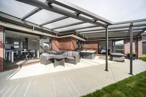 Photo of property in 18 Cyprus Place, Fitzherbert, Palmerston North, 4410