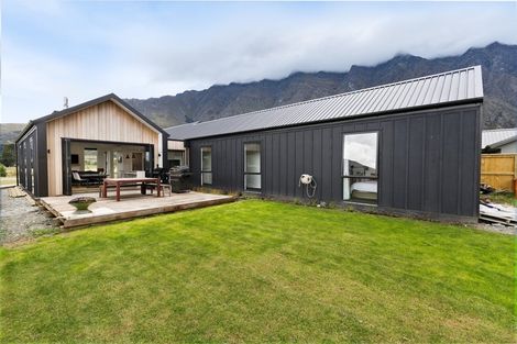 Photo of property in 37 Bannister Street, Jacks Point, Queenstown, 9371