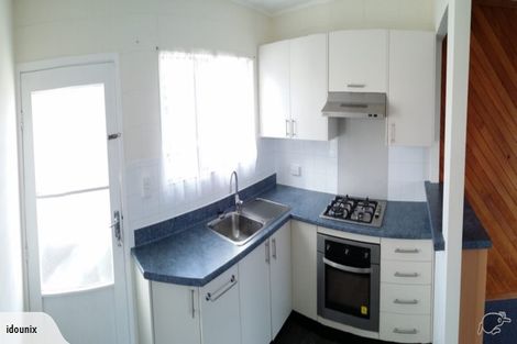 Photo of property in 2/6 Craigbank Avenue, New Lynn, Auckland, 0600