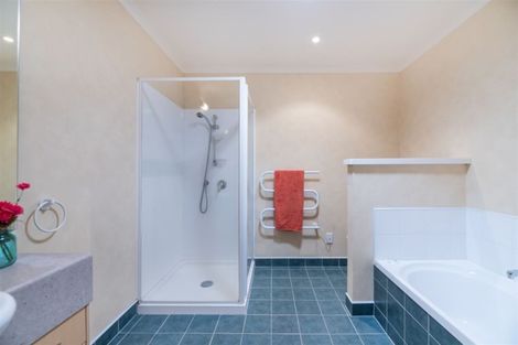Photo of property in 10 Dainton Place, New Lynn, Auckland, 0600