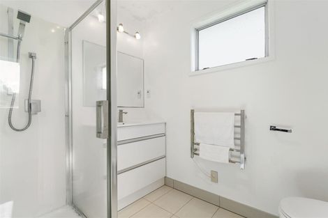 Photo of property in 25 Glennandrew Drive, Half Moon Bay, Auckland, 2012