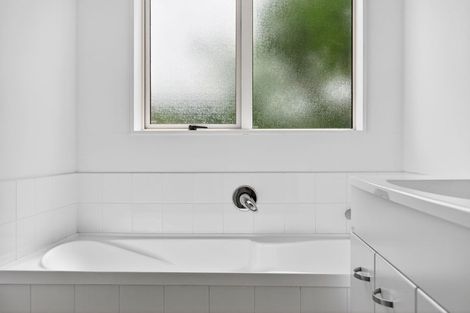 Photo of property in 1014 South Head Road, South Head, Helensville, 0874