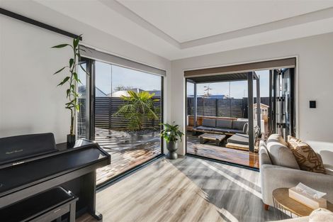 Photo of property in 8 Whitburn Avenue, Halswell, Christchurch, 8025