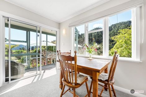 Photo of property in 52 Elmslie Road, Pinehaven, Upper Hutt, 5019