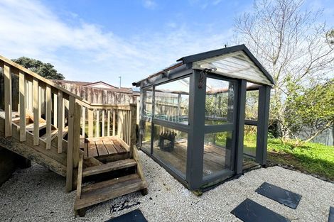 Photo of property in 9 Woodhouse Place, West Harbour, Auckland, 0618