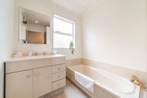 Photo of property in 3 Oak Street, Ebdentown, Upper Hutt, 5018