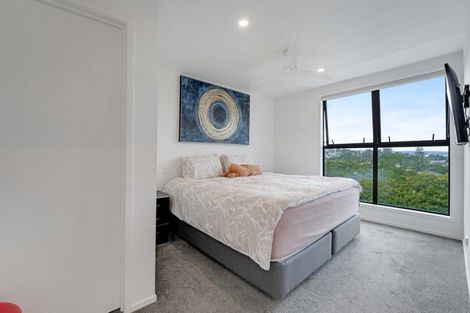 Photo of property in 3/2 Jadewynn Drive, Massey, Auckland, 0614