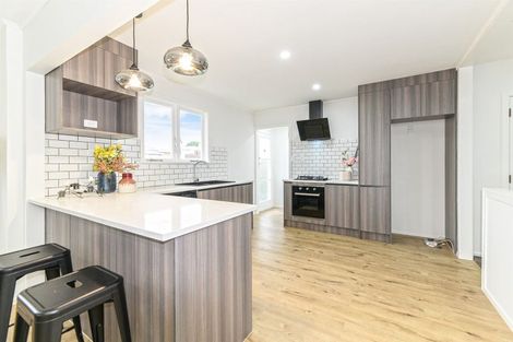 Photo of property in 30 Glen Marine Parade, Glendene, Auckland, 0602