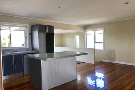Photo of property in 121 Rangatira Road, Beach Haven, Auckland, 0626