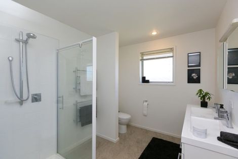 Photo of property in 17 Links Drive, Waiwhakaiho, New Plymouth, 4312