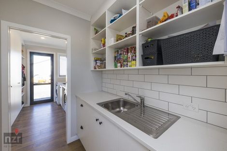 Photo of property in 601 Cemetery Road, Sanson, Palmerston North, 4479