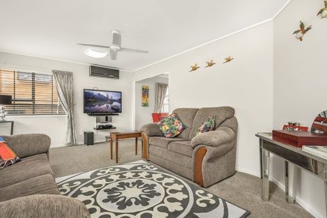 Photo of property in 34 Hadley Wood Drive, Wattle Downs, Auckland, 2103