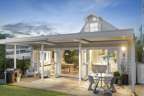 Photo of property in 25 Roslyn Terrace, Stanley Point, Auckland, 0624