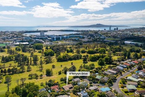 Photo of property in 8 Terrylyn Drive, Hillcrest, Auckland, 0627