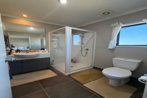 Photo of property in 129 Fernhill Way, Oteha, Auckland, 0632