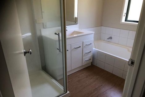 Photo of property in 55 Sabulite Road, Kelston, Auckland, 0602