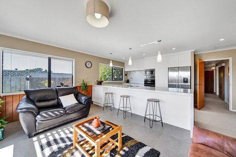 Photo of property in 4 Sequoia Grove, Merrilands, New Plymouth, 4312