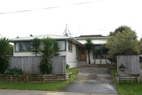 Photo of property in 24 Trelawn Place, Cockle Bay, Auckland, 2014