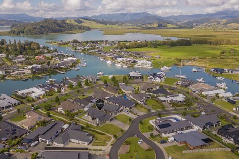 Photo of property in 10 Topping Place, Whitianga, 3510