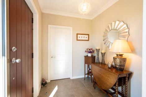 Photo of property in 28 Whakatomo Place, Havelock North, 4130