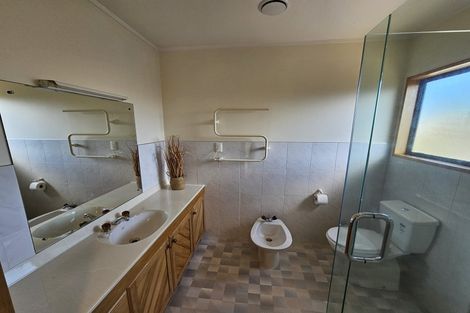 Photo of property in 1/979 Beach Road, Torbay, Auckland, 0630