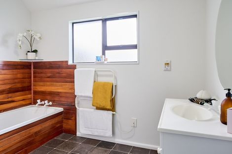 Photo of property in 1/372 Muritai Road, Eastbourne, Lower Hutt, 5013