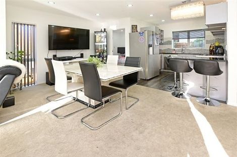 Photo of property in 2 Tirau Place, Mangere, Auckland, 2022