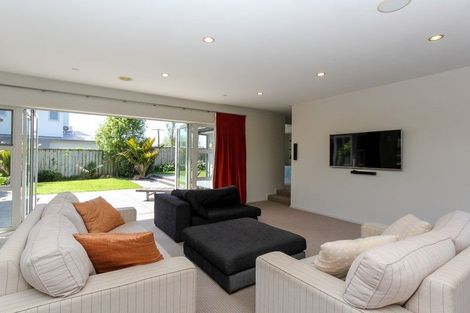 Photo of property in 4 Links Drive, Waiwhakaiho, New Plymouth, 4312