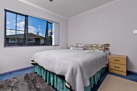 Photo of property in 5a Crompton Road, Massey, Auckland, 0614