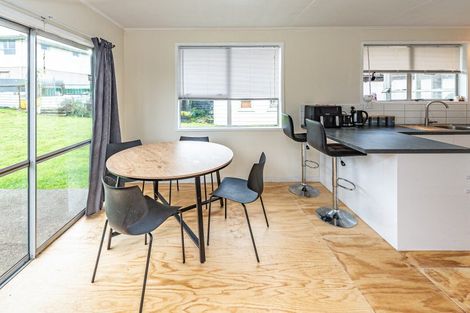 Photo of property in 40 Brassey Street, Waverley, 4510