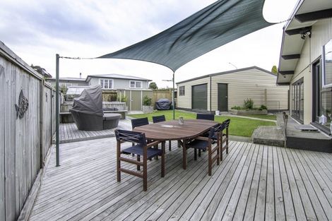 Photo of property in 2 Newcastle Street, Hokowhitu, Palmerston North, 4410
