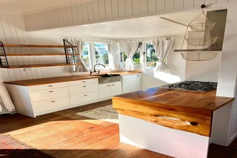 Photo of property in 20 Mcfarlane Street, Oakura, 4314