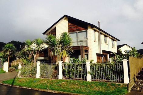 Photo of property in 19 Bluewater Place, Paraparaumu, 5032