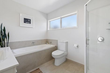 Photo of property in 92a Beach Road, Castor Bay, Auckland, 0620