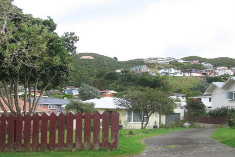 Photo of property in 73 Victory Crescent, Tawa, Wellington, 5028