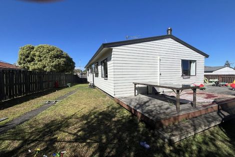 Photo of property in 17 Bernina Place, Weymouth, Auckland, 2103
