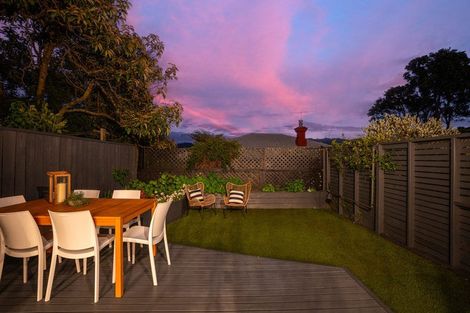 Photo of property in 84 Roxburgh Street, Mount Victoria, Wellington, 6011