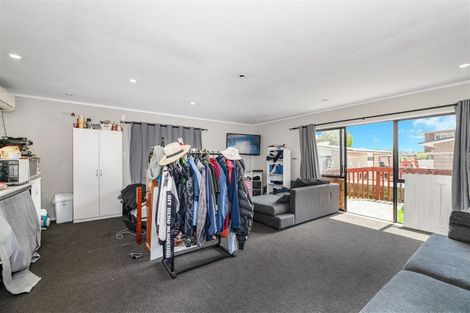 Photo of property in 39 Kingdale Road, Henderson, Auckland, 0610