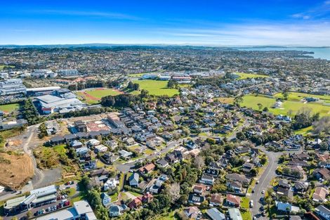 Photo of property in 1/56 Centorian Drive, Windsor Park, Auckland, 0632