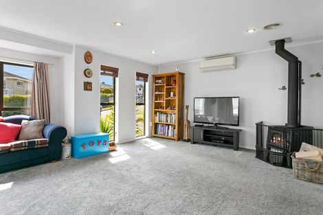 Photo of property in 2 Battersea Place, Richmond Heights, Taupo, 3330