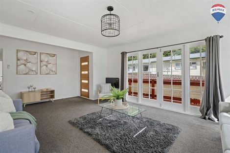 Photo of property in 33 Stockdale Street, Wainuiomata, Lower Hutt, 5014