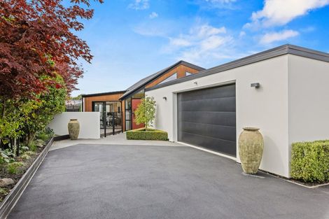 Photo of property in 15 Saint Andrews Square, Strowan, Christchurch, 8052