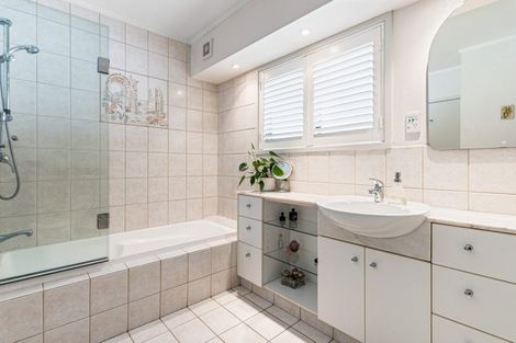 Photo of property in 9a Braemar Road, Castor Bay, Auckland, 0620