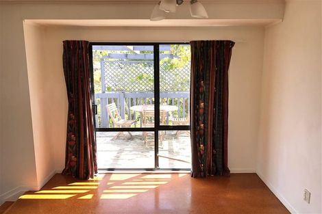 Photo of property in 16 Mallard Place, Unsworth Heights, Auckland, 0632