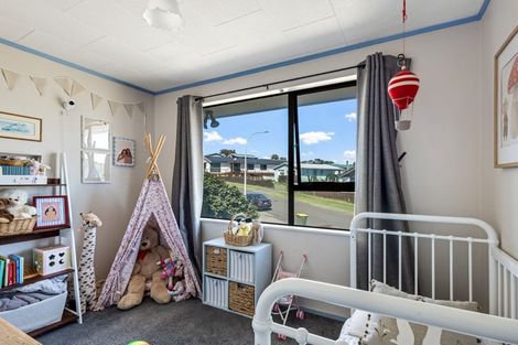 Photo of property in 13 Tahurangi Place, Spotswood, New Plymouth, 4310