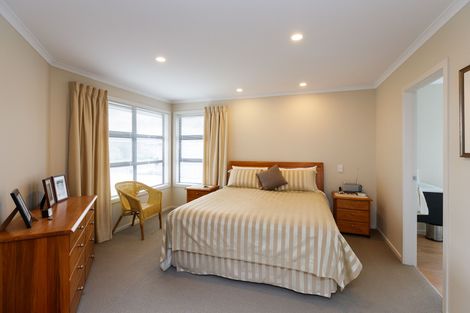 Photo of property in 8 Medallion Court, Kelvin Grove, Palmerston North, 4414