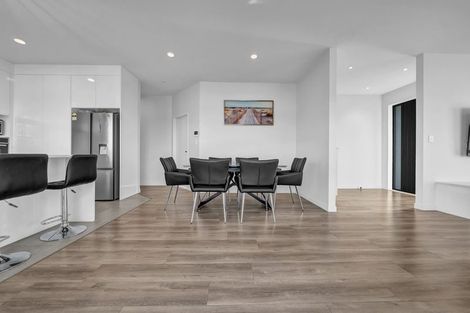 Photo of property in 13 James Elliot Way, Pokeno, 2402